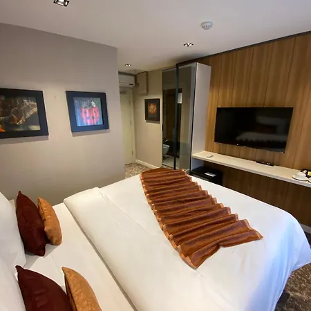 Nevv Hotel *