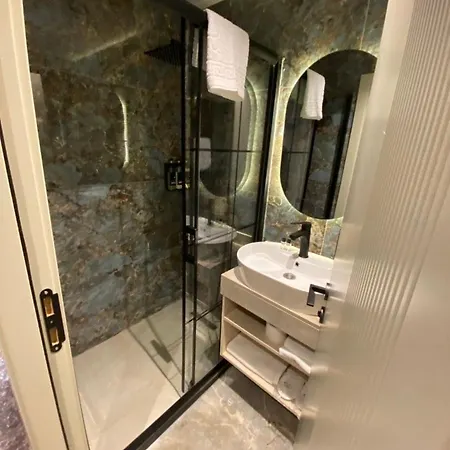 Nevv Hotel