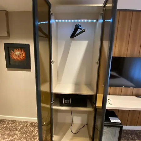 Nevv Hotel